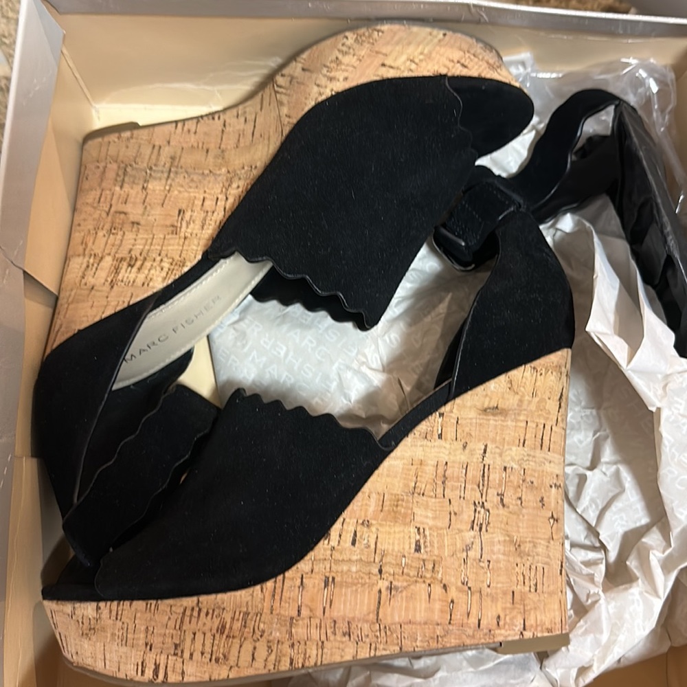 Never worn Marc Fisher Wedges